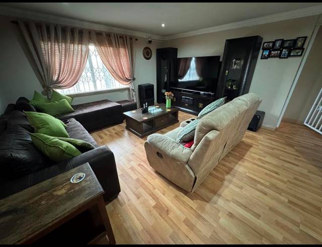 5 BEDROOM TOWNHOUSE FOR SALE IN KEMPTON PARK